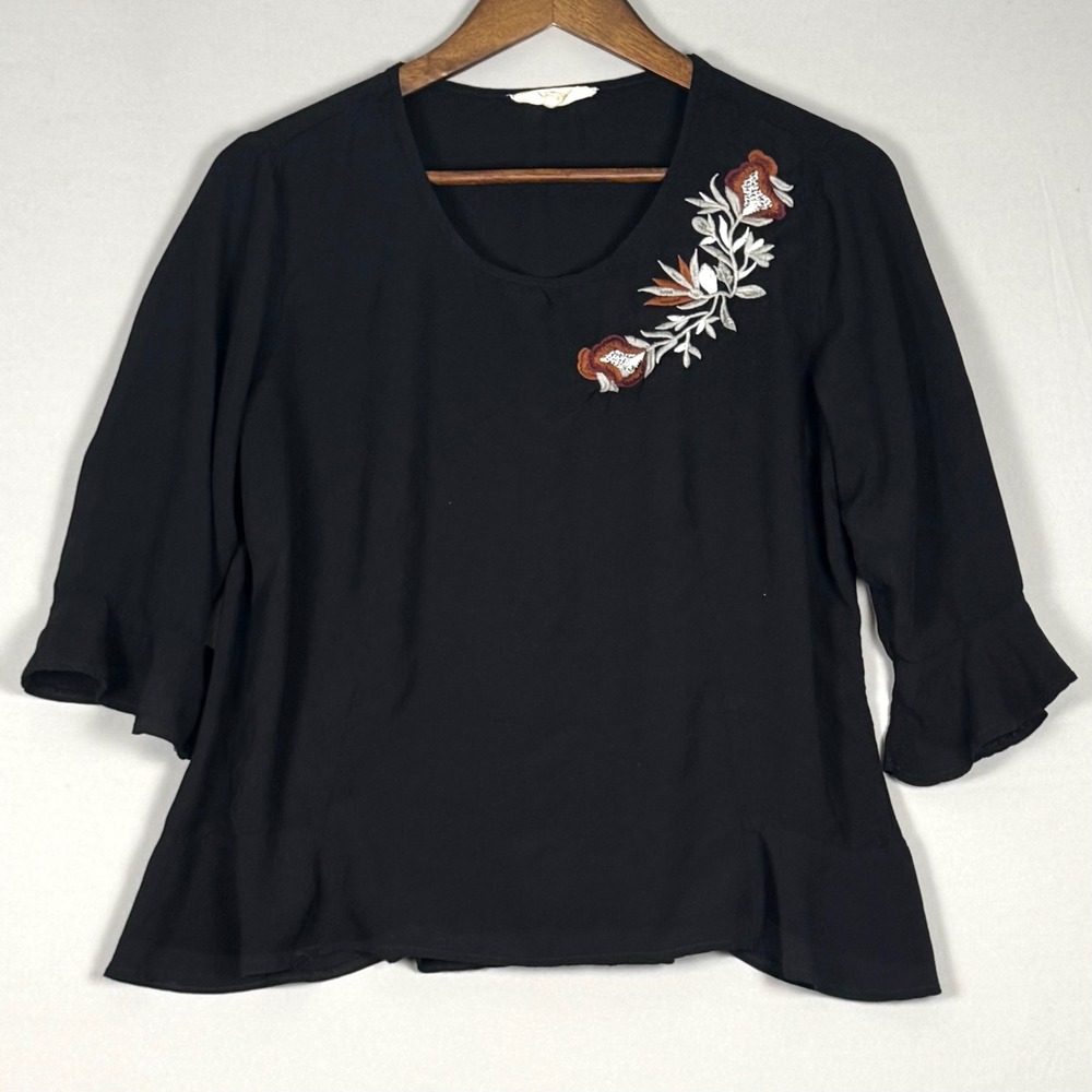 Solitaire Blouse Women Large Black Excellent Floral Embroidery Boho Ruffle Hem
